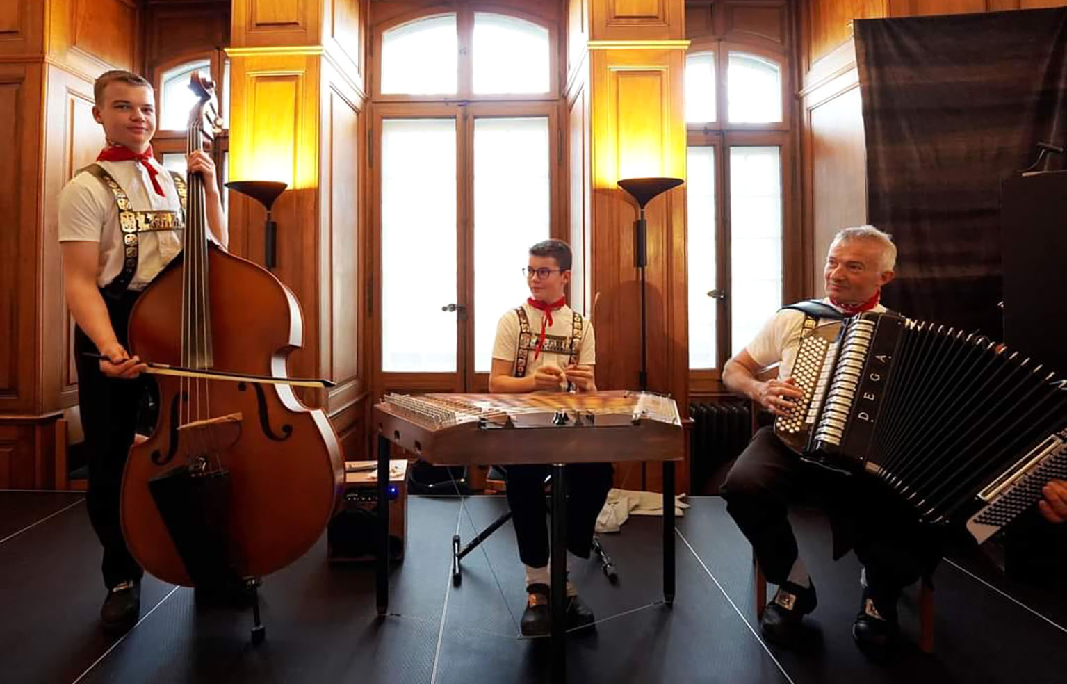 Verschiedene Musiker vom Kanton Appenzell Ausserrhoden spielen in Zürich. 
