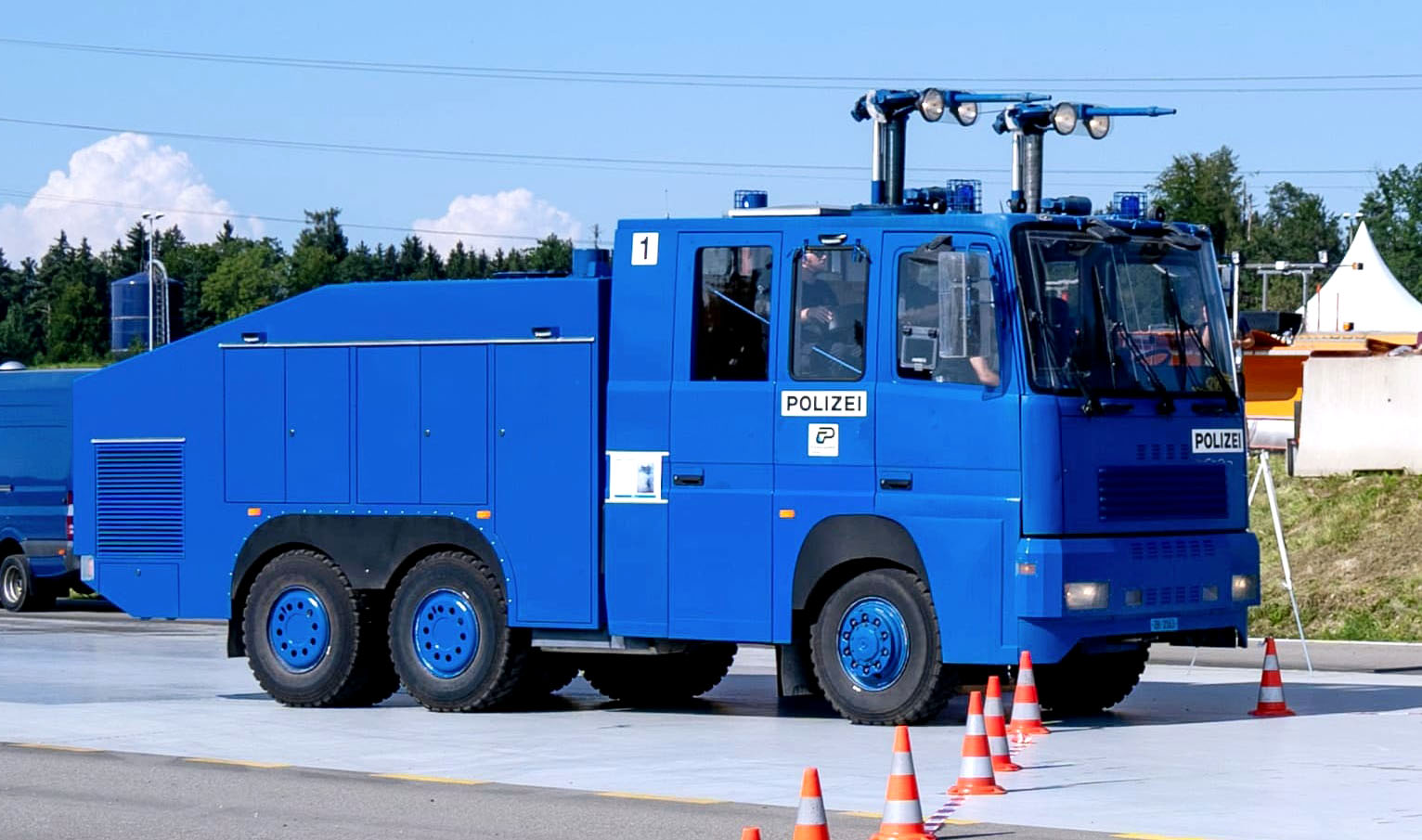Wird ersetzt: Wasserwerfer der Kantonspolizei. 