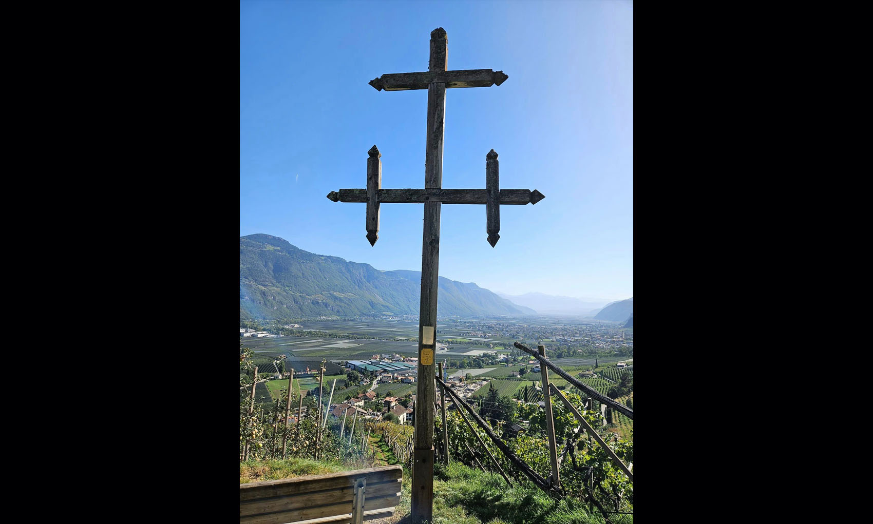 Kreuz in der Nähe von Meran im Südtirol. 